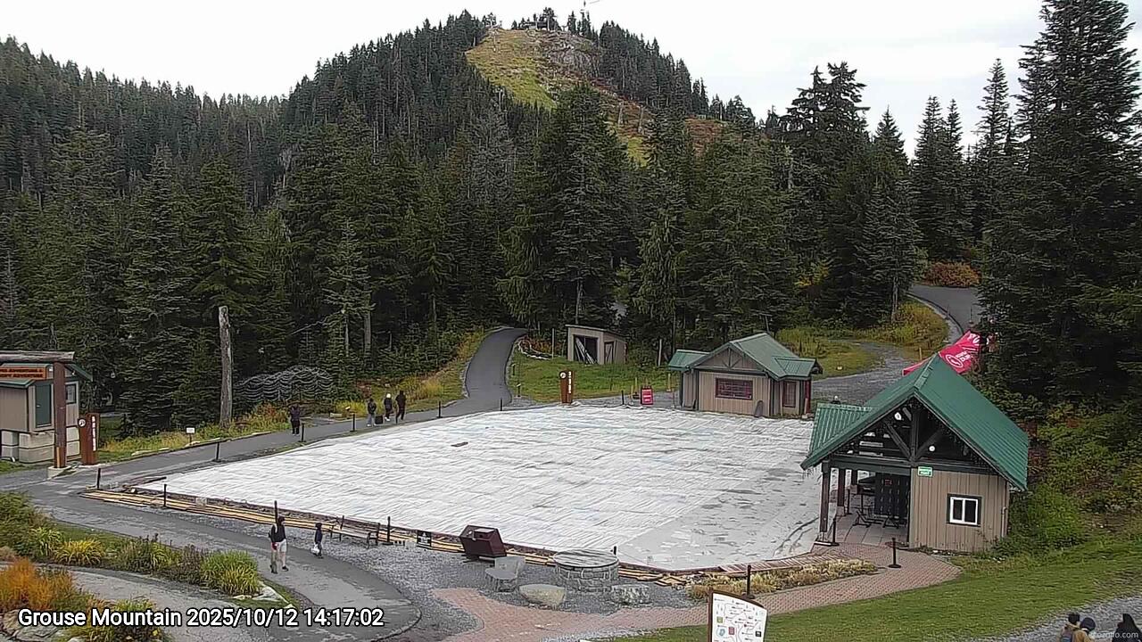 Webcam frame from Grouse Mountain on 2025/10/12