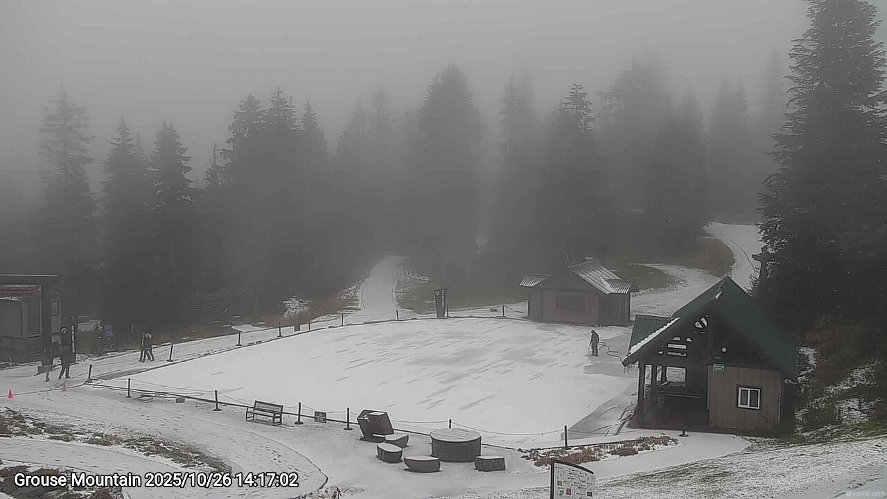 Webcam frame from Grouse Mountain on 2025/10/26