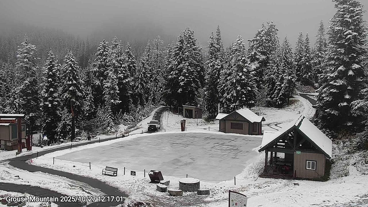 Webcam frame from Grouse Mountain at 2025/10/27 12:00