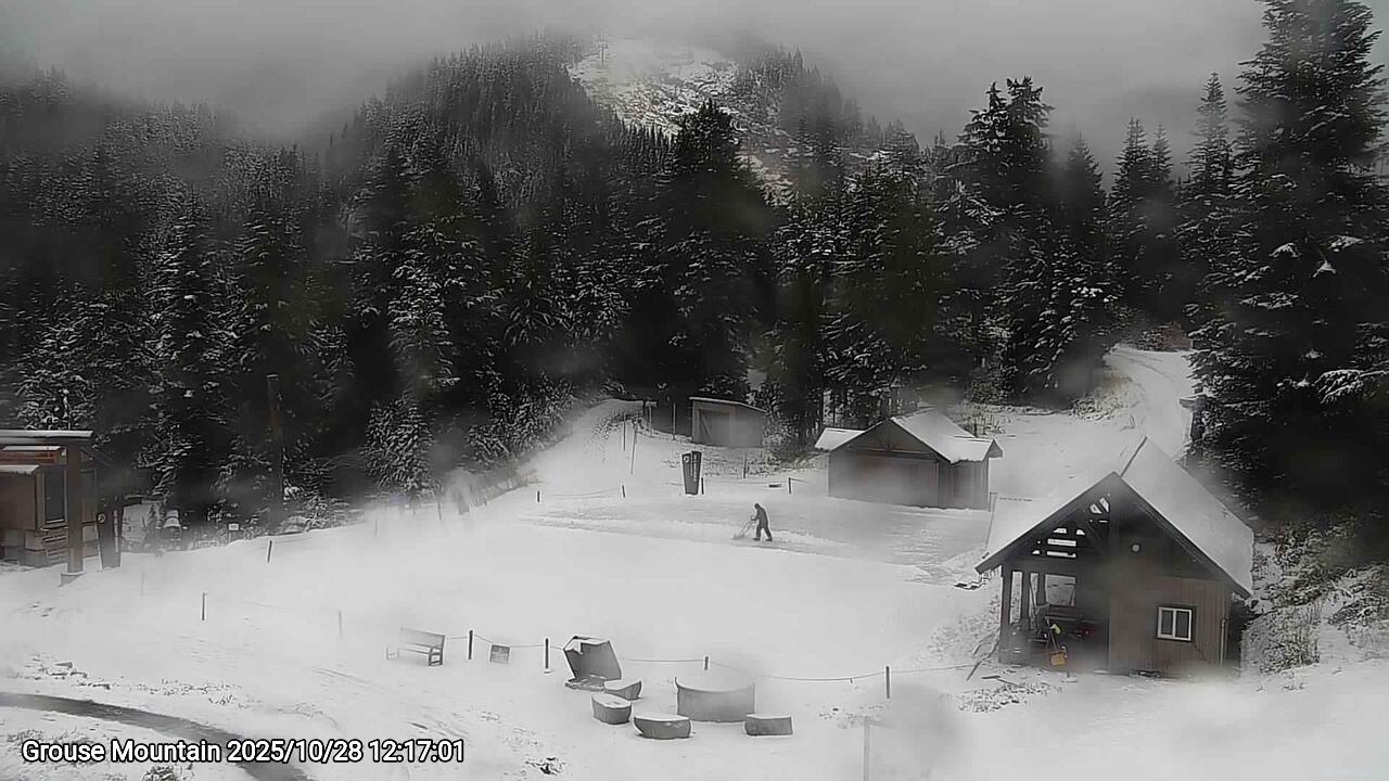 Webcam frame from Grouse Mountain at 2025/10/28 12:00