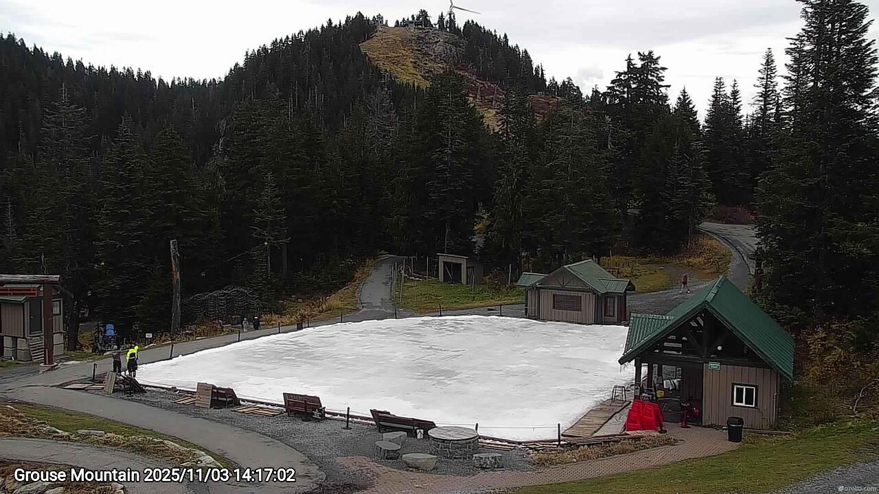 Webcam frame from Grouse Mountain on 2025/11/03