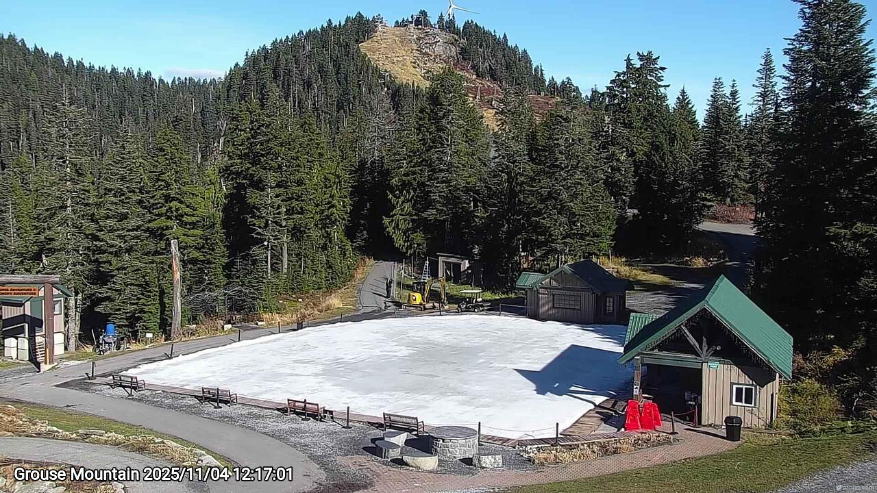 Webcam frame from Grouse Mountain at 2025/11/04 12:00