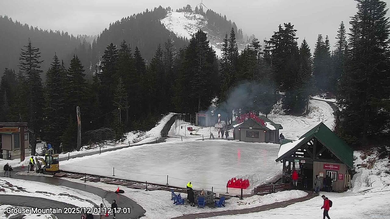 Webcam frame from Grouse Mountain at 2025/12/01 12:00