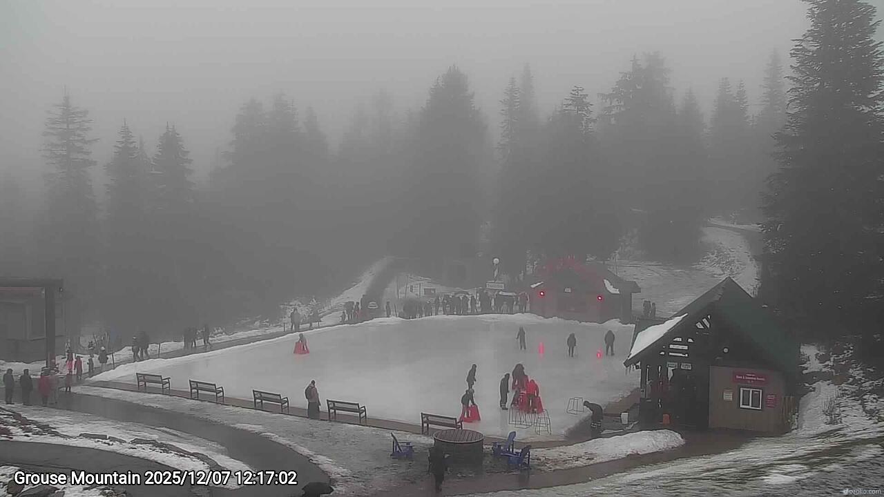 Webcam frame from Grouse Mountain at 2025/12/07 12:00
