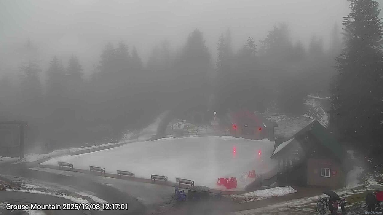 Webcam frame from Grouse Mountain at 2025/12/08 12:00