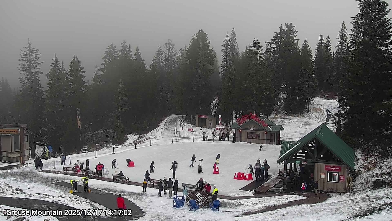 Webcam frame from Grouse Mountain on 2025/12/17