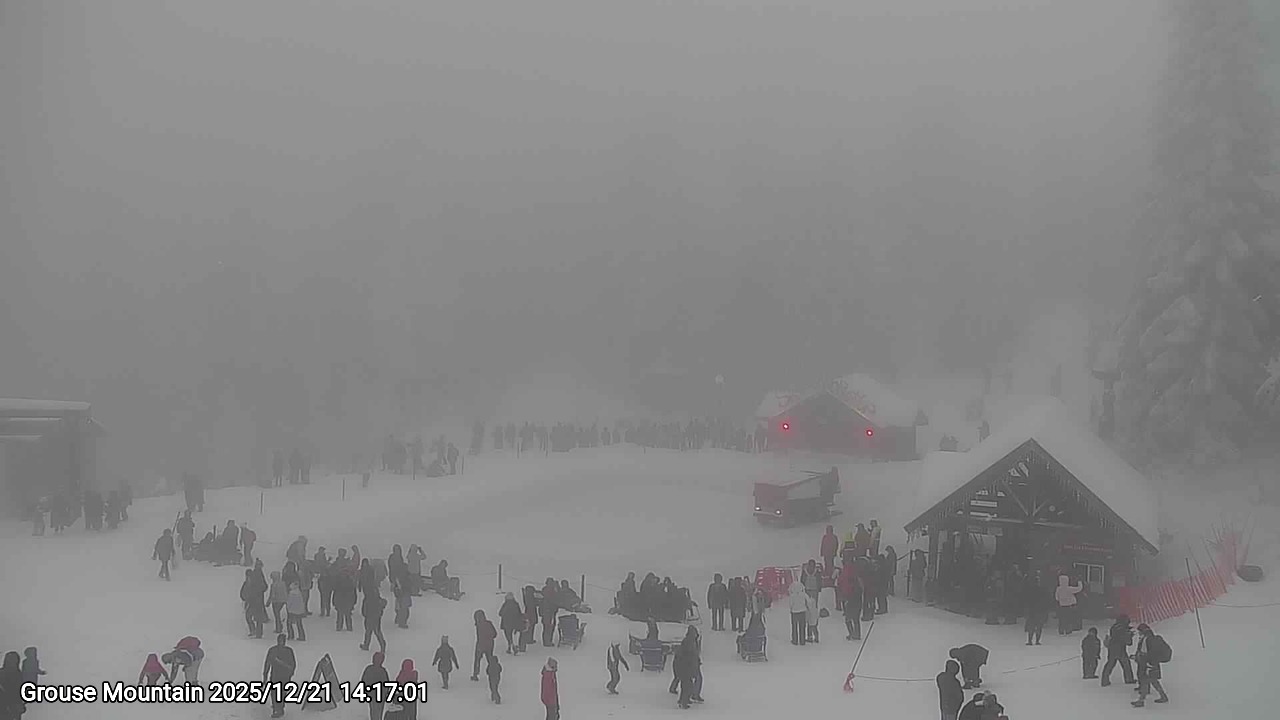 Webcam frame from Grouse Mountain on 2025/12/21