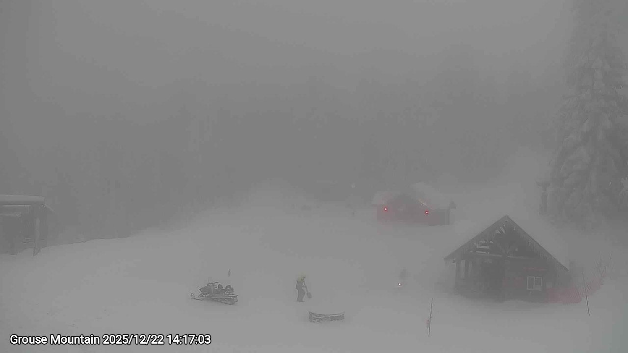 Webcam frame from Grouse Mountain on 2025/12/22