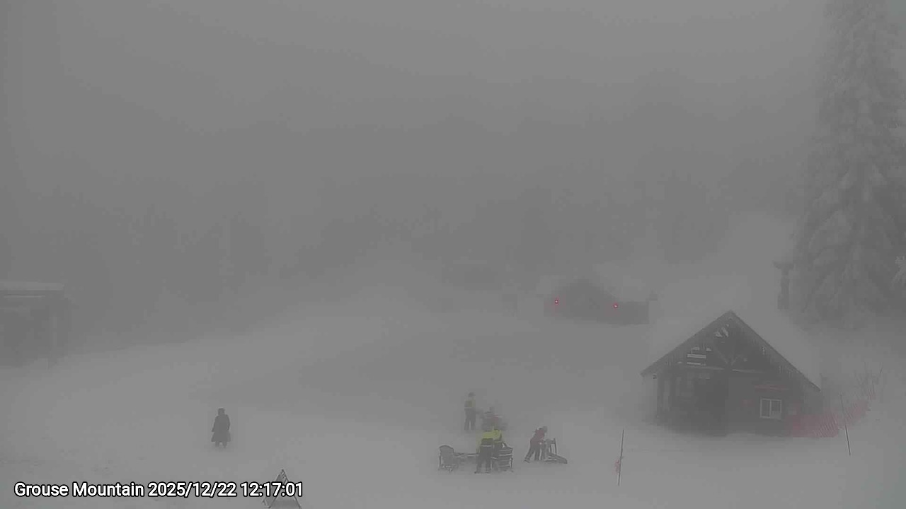 Webcam frame from Grouse Mountain at 2025/12/22 12:00