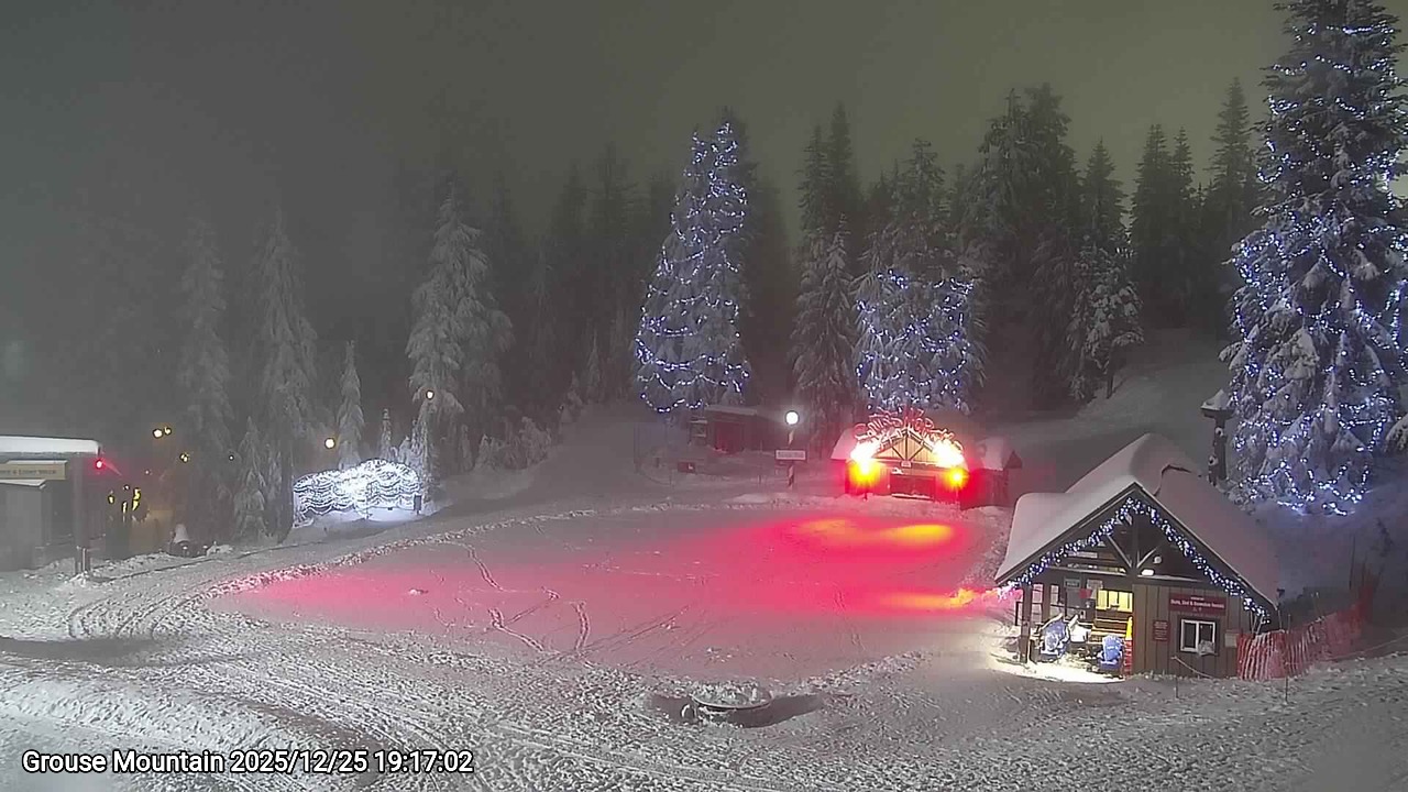 Webcam frame from Grouse Mountain at 2025/12/25 19:00
