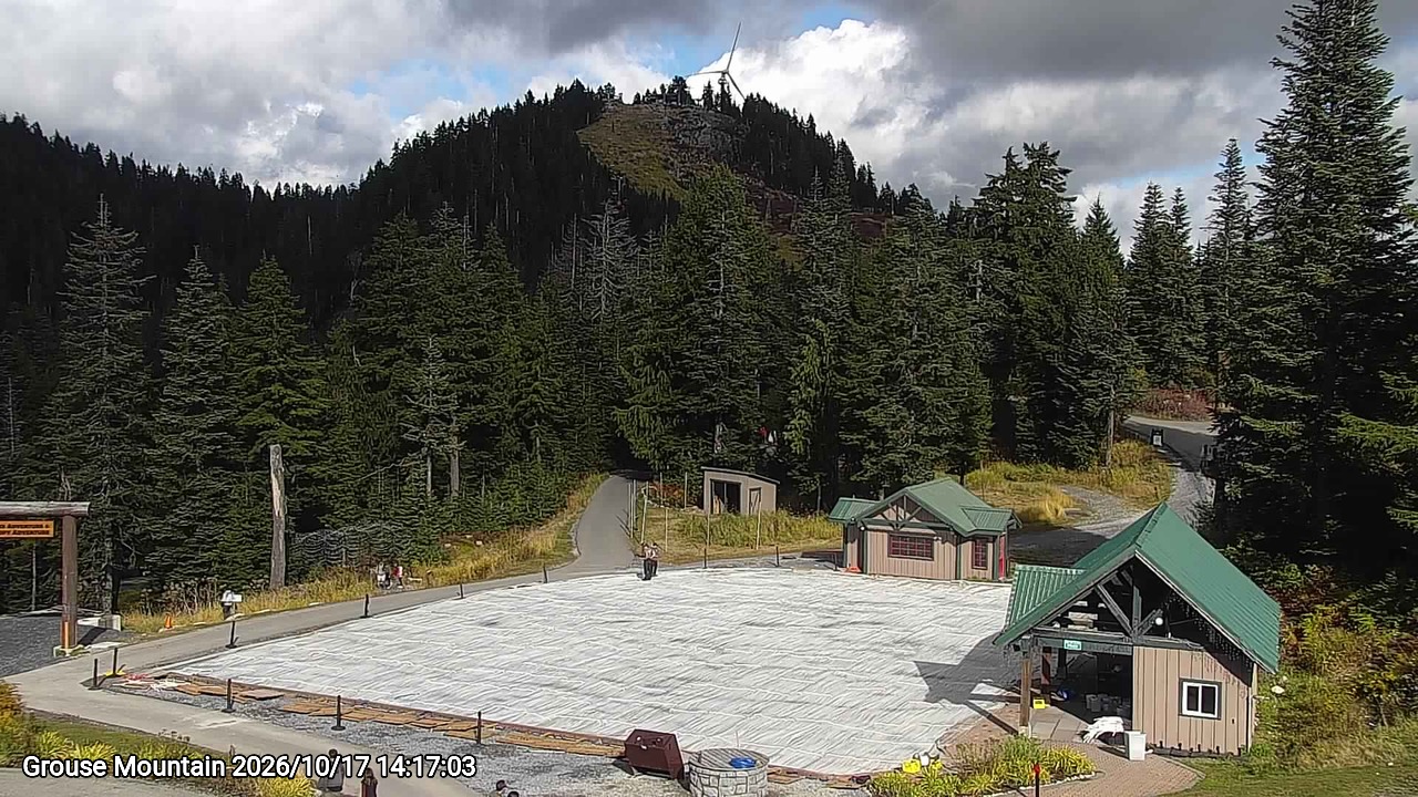 Webcam frame from Grouse Mountain on 2026/10/17